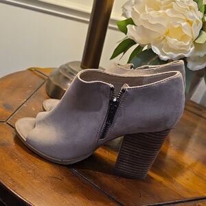 Carlos by Carlos Santana Gray Heeled Boots Sleek Design
